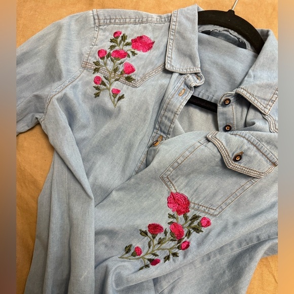 Zara chambray Embroidered flowers button down Denim Shirt - Picture 7 of 7
